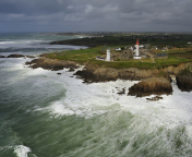 Fondo de pantalla Lighthouse On Hill And Big Waves 176x144