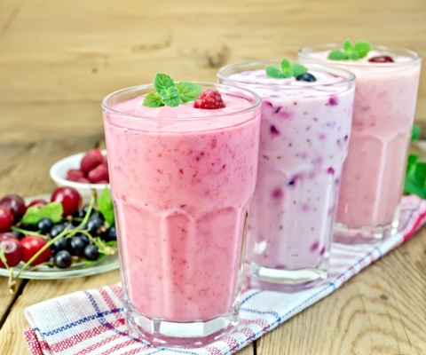 Refreshing homemade raspberry smoothie screenshot #1 480x400