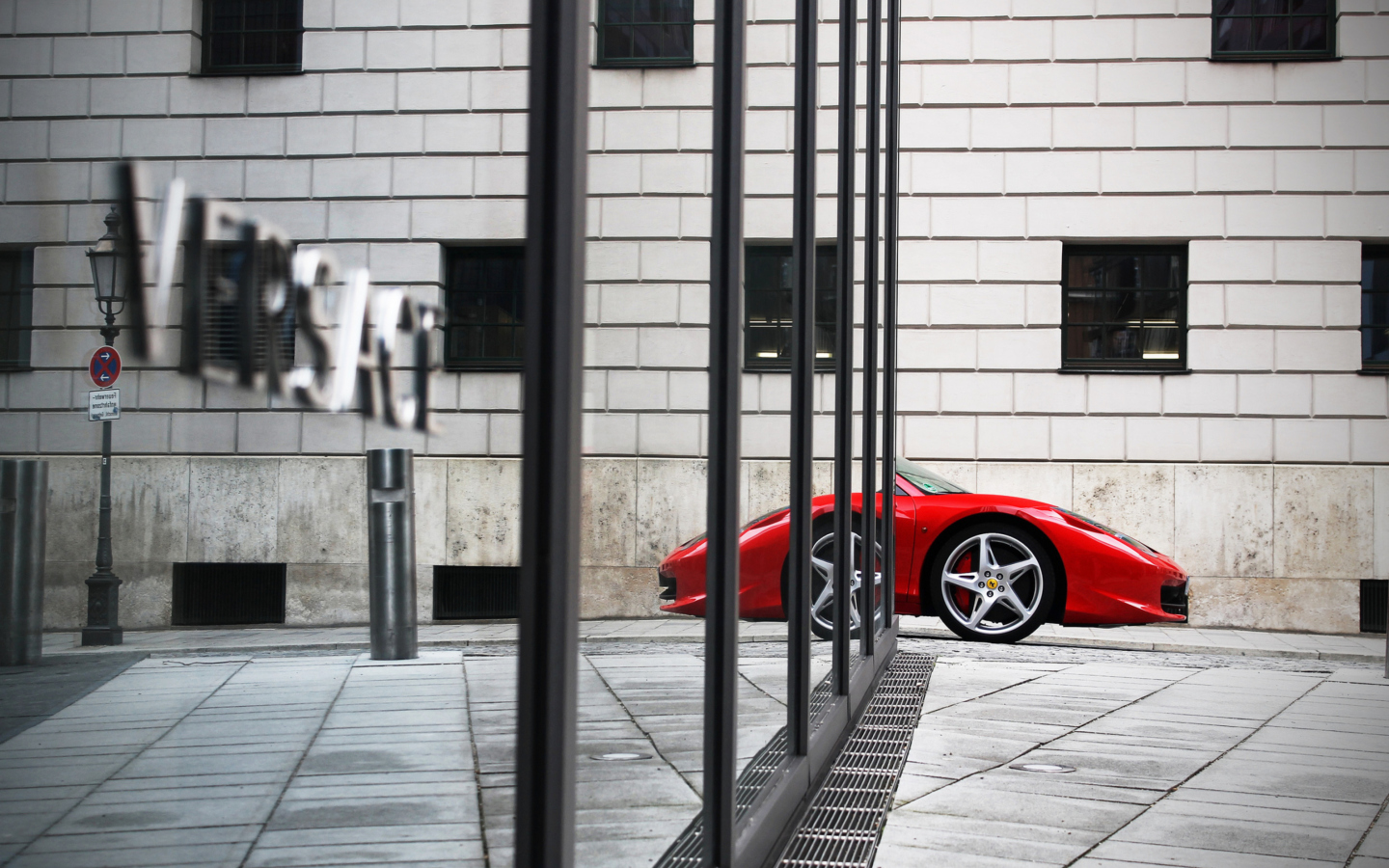Red Ferrari 458 Italia screenshot #1 1440x900