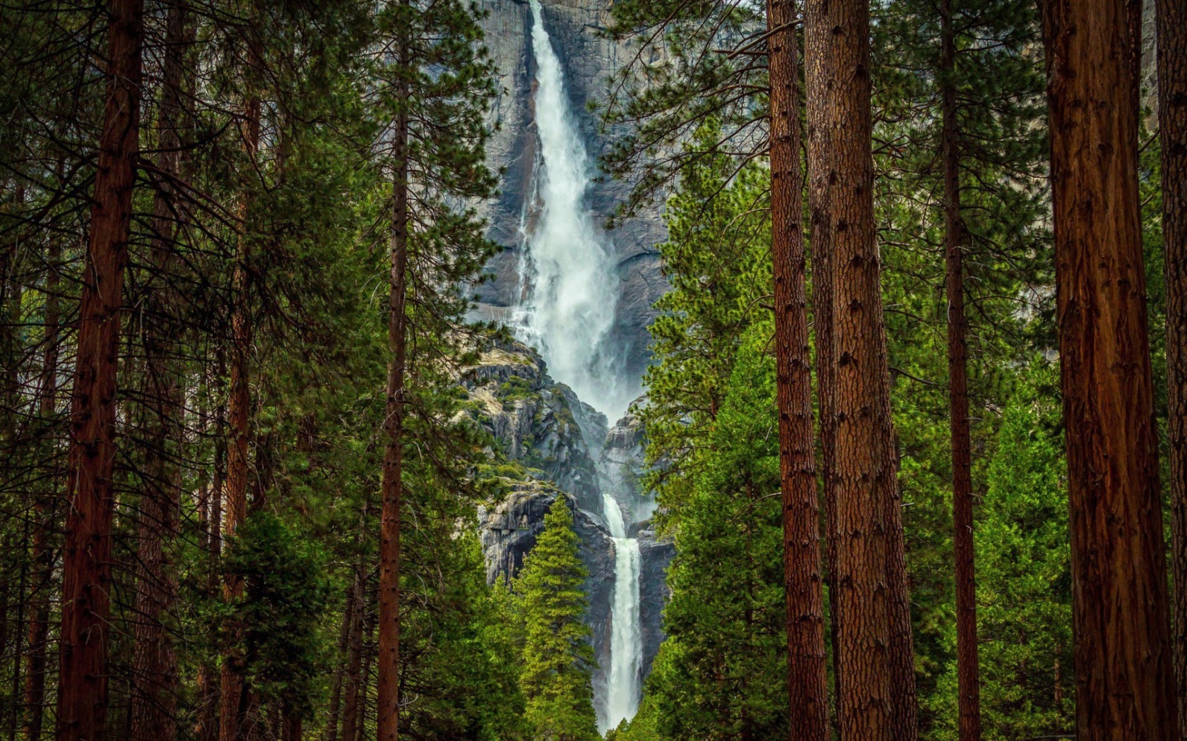 Giant waterfall screenshot #1 1680x1050