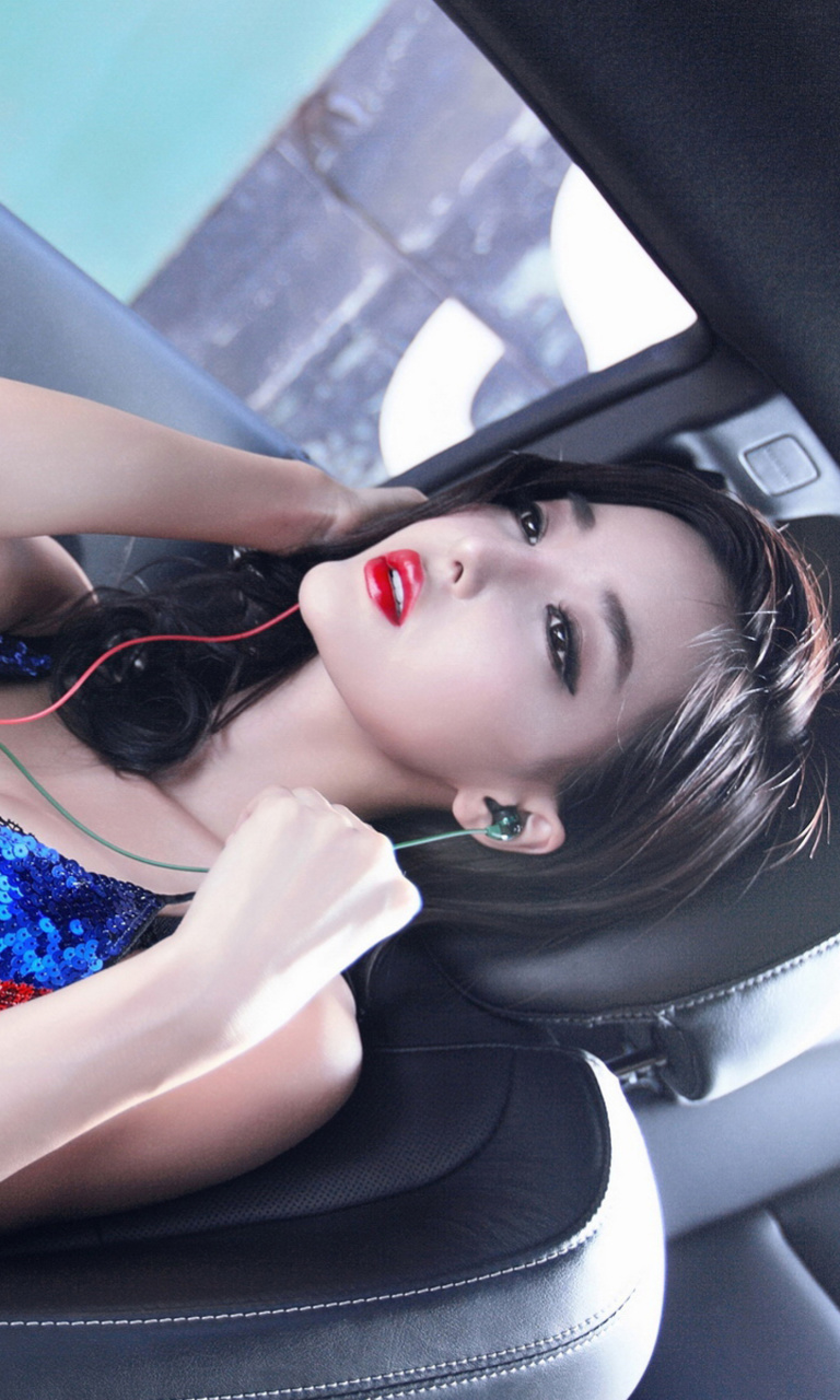 Sfondi Asian Girl in Car 768x1280