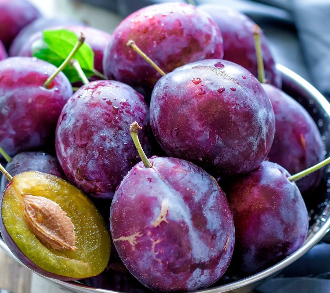 Обои Plums with Vitamins 1080x960