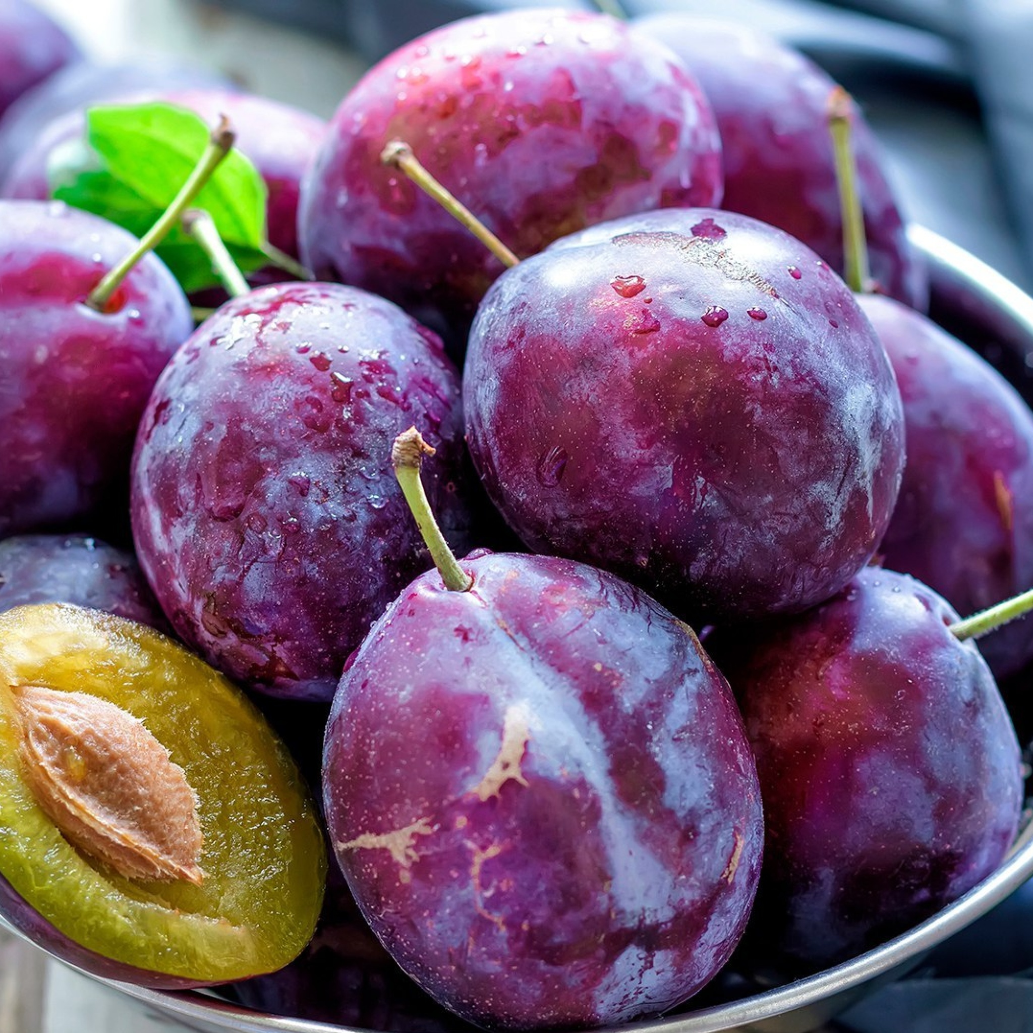 Das Plums with Vitamins Wallpaper 2048x2048