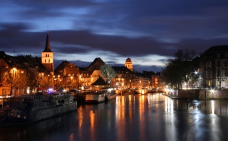 True Colors Of Strasbourg - Obrázkek zdarma pro Samsung Galaxy Q