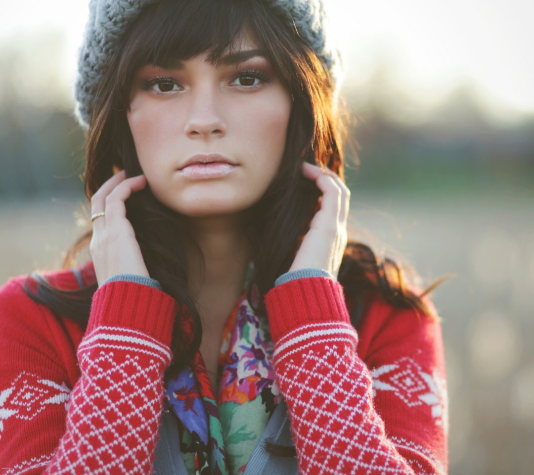 Fondo de pantalla Pretty Brunette Girl In Hat 1080x960