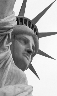 Sfondi Statue Of Liberty Closeup 240x400