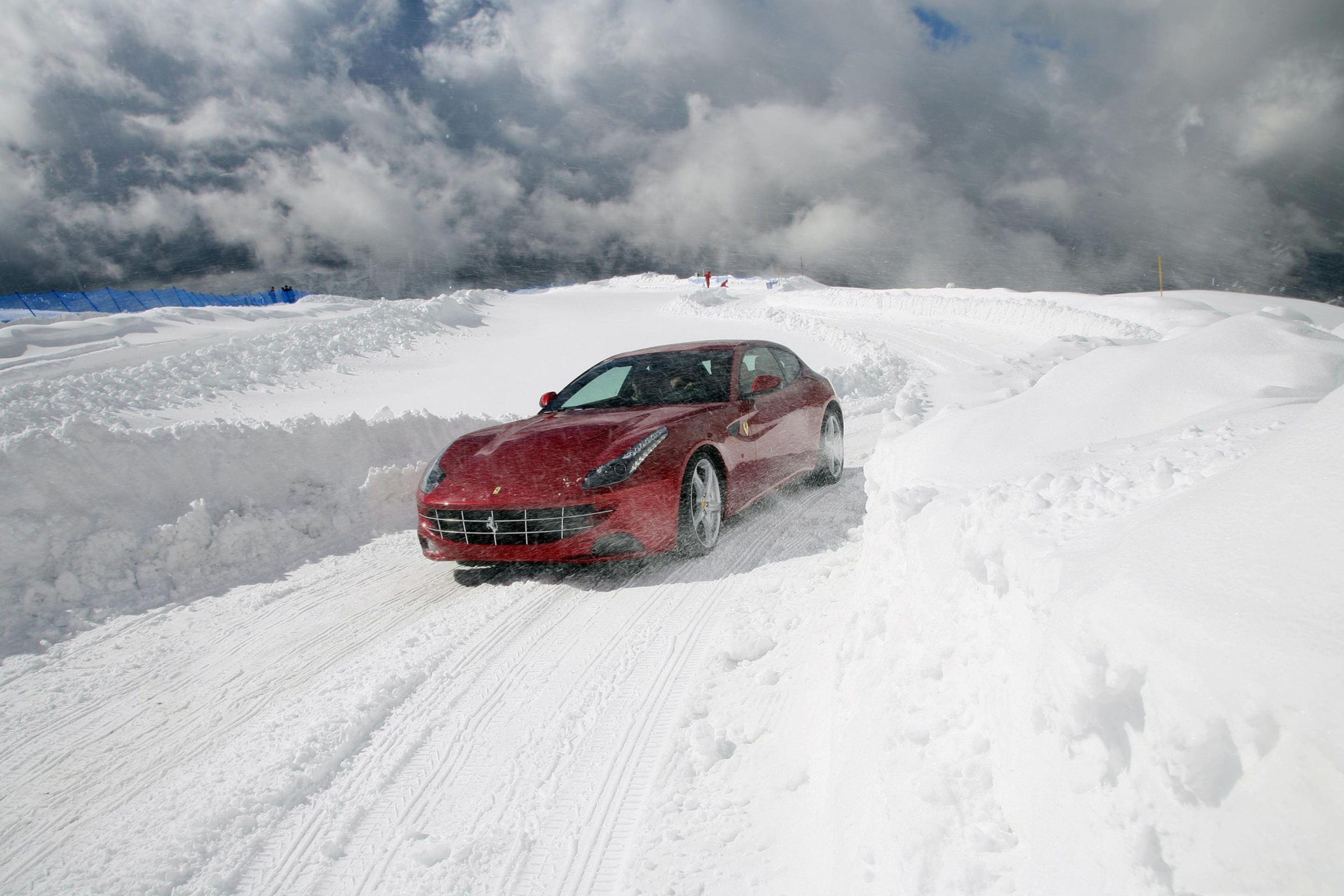 Screenshot №1 pro téma Ferrari In Winter 2880x1920