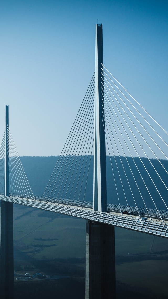 Das Viaduc De Millau France Bridge Wallpaper 640x1136