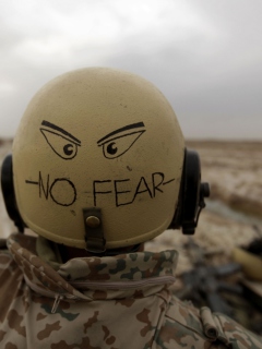 Das No Fear Soldier Wallpaper 240x320