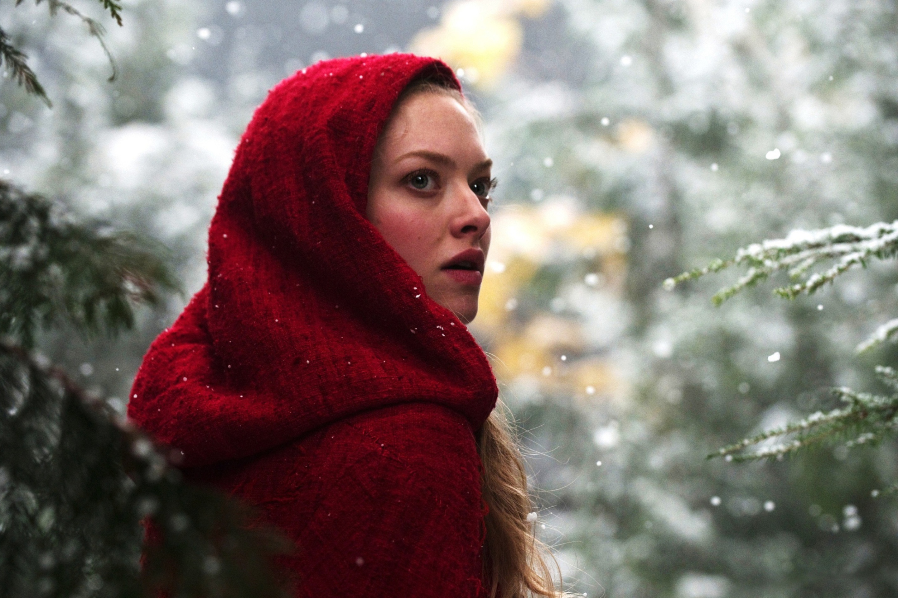 Screenshot №1 pro téma Amanda Seyfried In Red Riding Hood 2880x1920