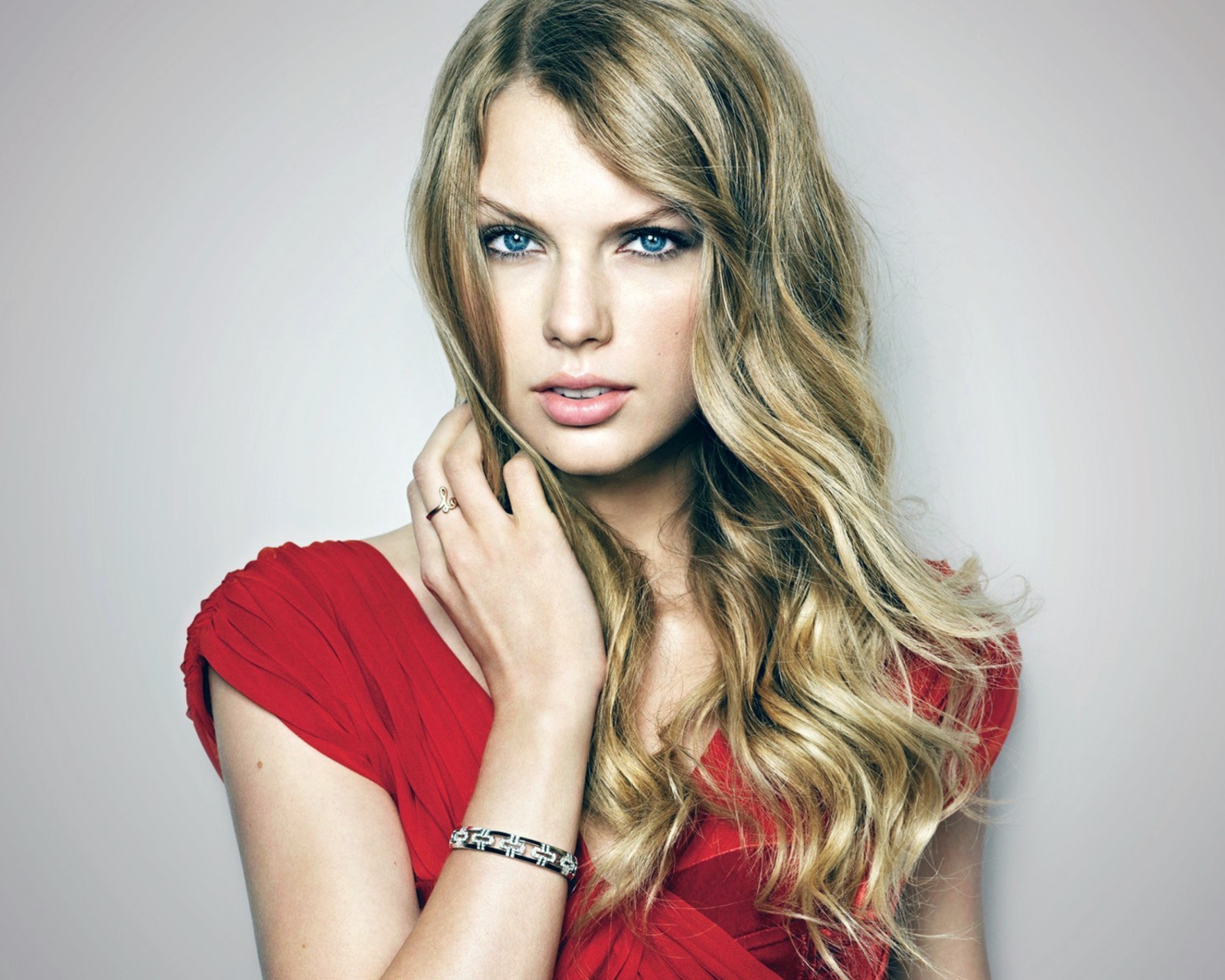 Das Taylor Swift Posh Portrait Wallpaper 1600x1280