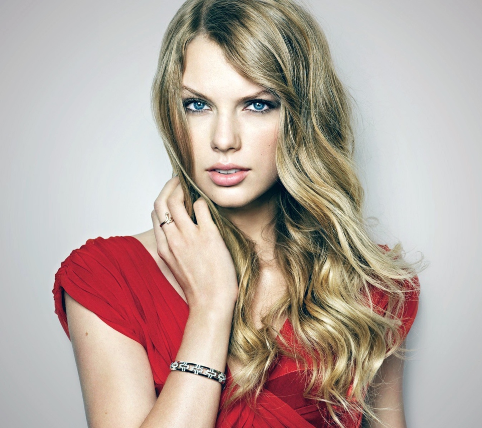 Sfondi Taylor Swift Posh Portrait 960x854