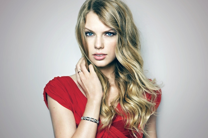 Taylor Swift Posh Portrait wallpaper