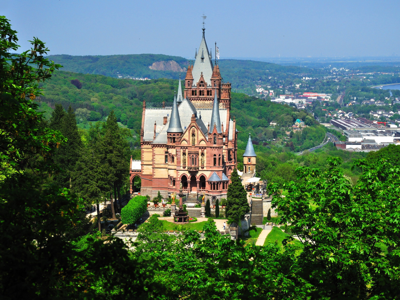Обои Schloss Drachenburg in Germany 1280x960