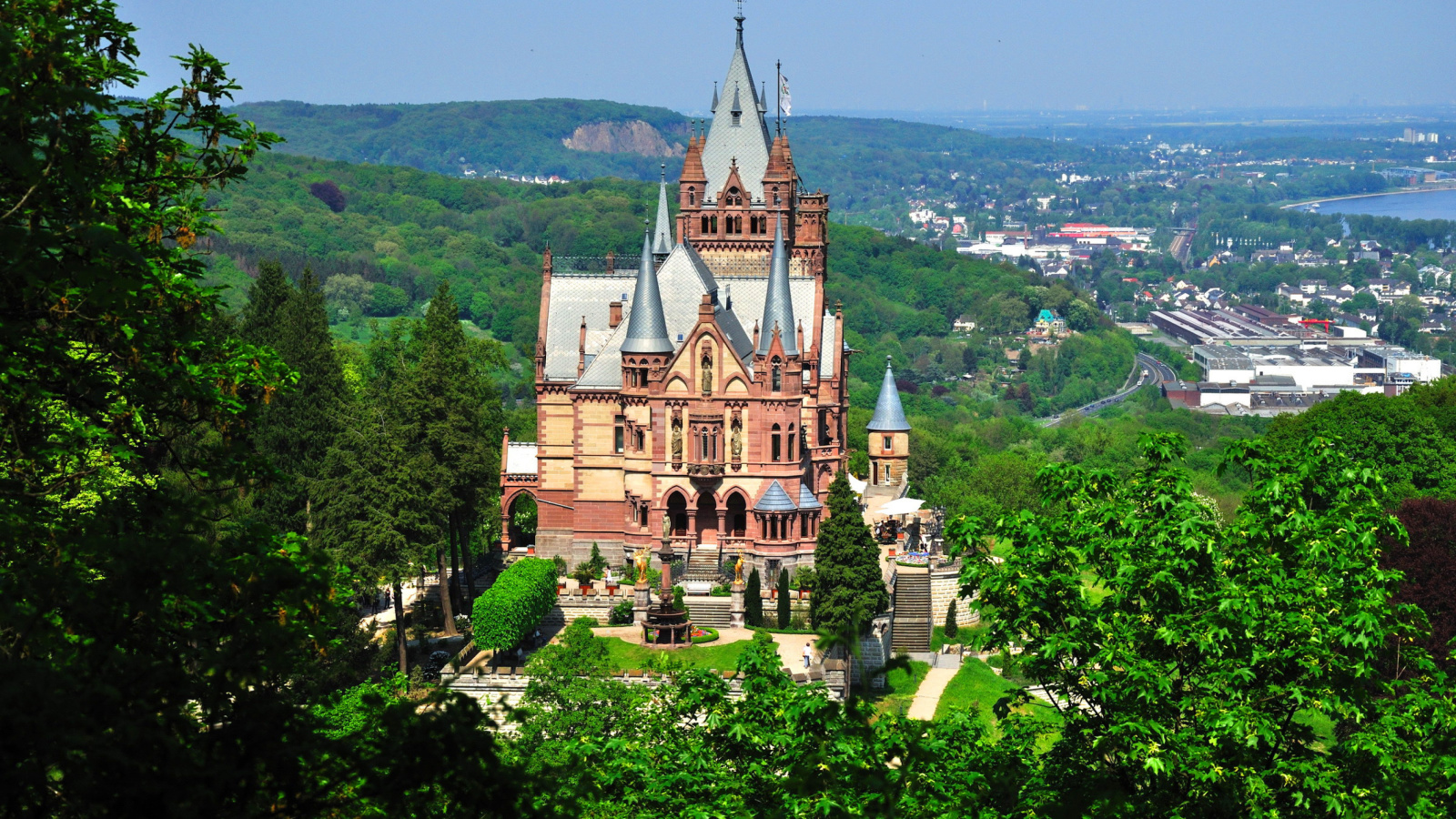 Screenshot №1 pro téma Schloss Drachenburg in Germany 1600x900