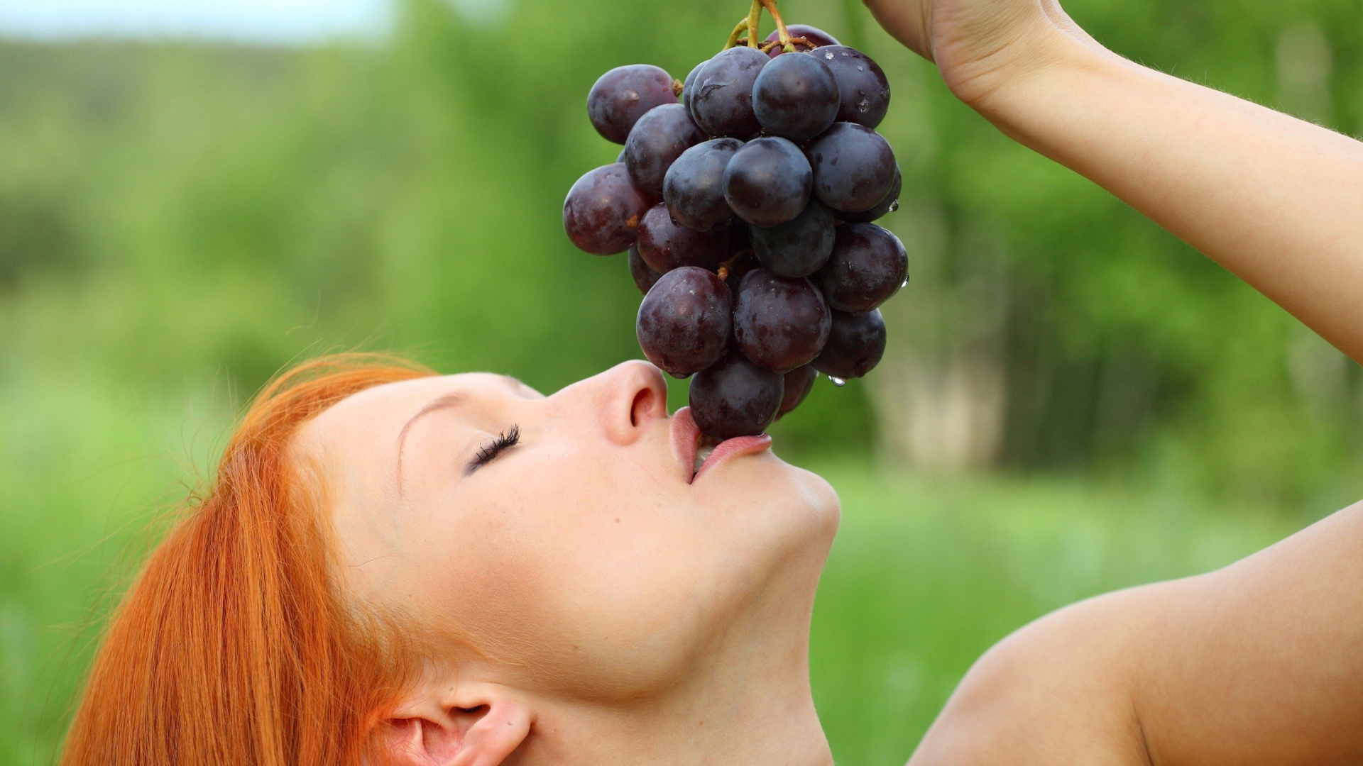 Screenshot №1 pro téma Eating Grapes 1920x1080