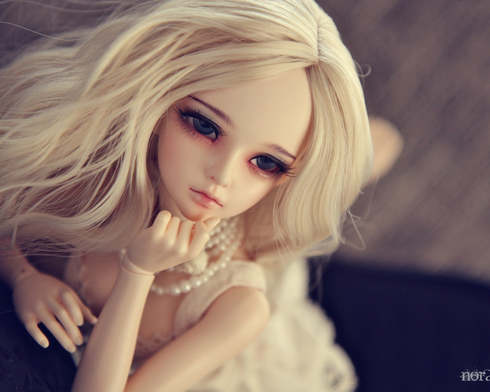 Sfondi Gorgeous Blonde Doll 1600x1280