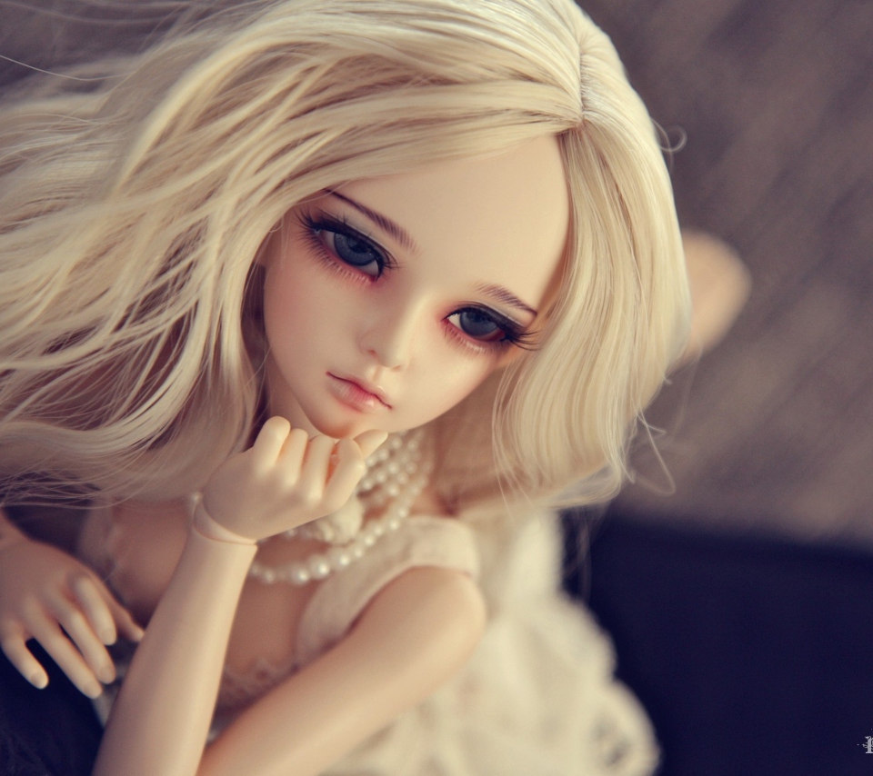 Обои Gorgeous Blonde Doll 960x854
