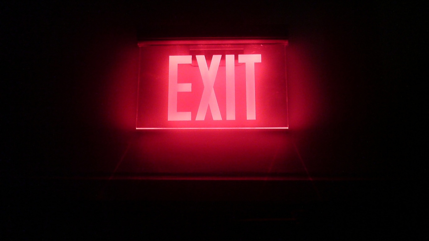 Fondo de pantalla Neon Exit 1366x768