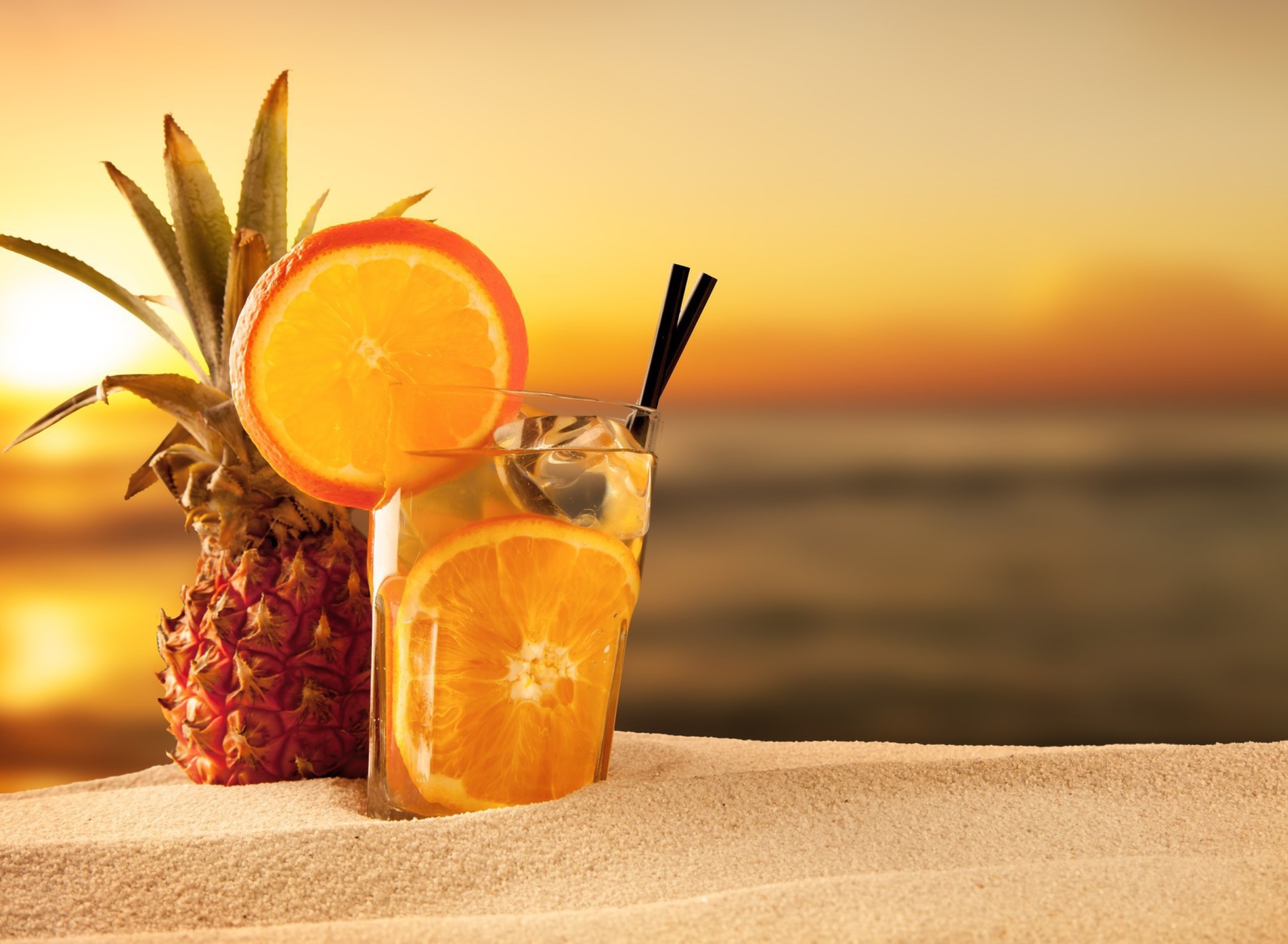 Fondo de pantalla Cocktail with Pineapple Juice 1920x1408
