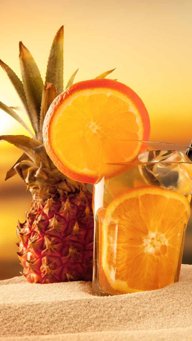 Обои Cocktail with Pineapple Juice 640x1136