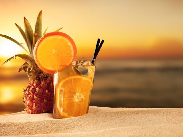 Обои Cocktail with Pineapple Juice 640x480