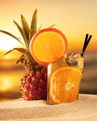 Kostenloses Cocktail with Pineapple Juice Wallpaper für Nokia X3-02