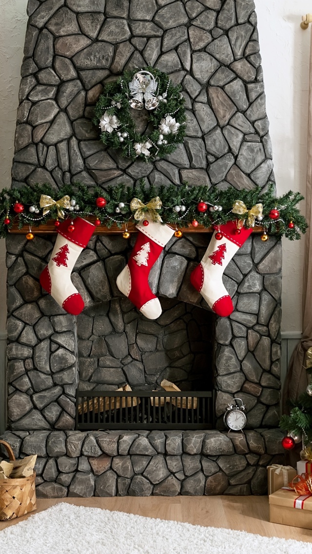 Christmas Tree wallpaper 640x1136