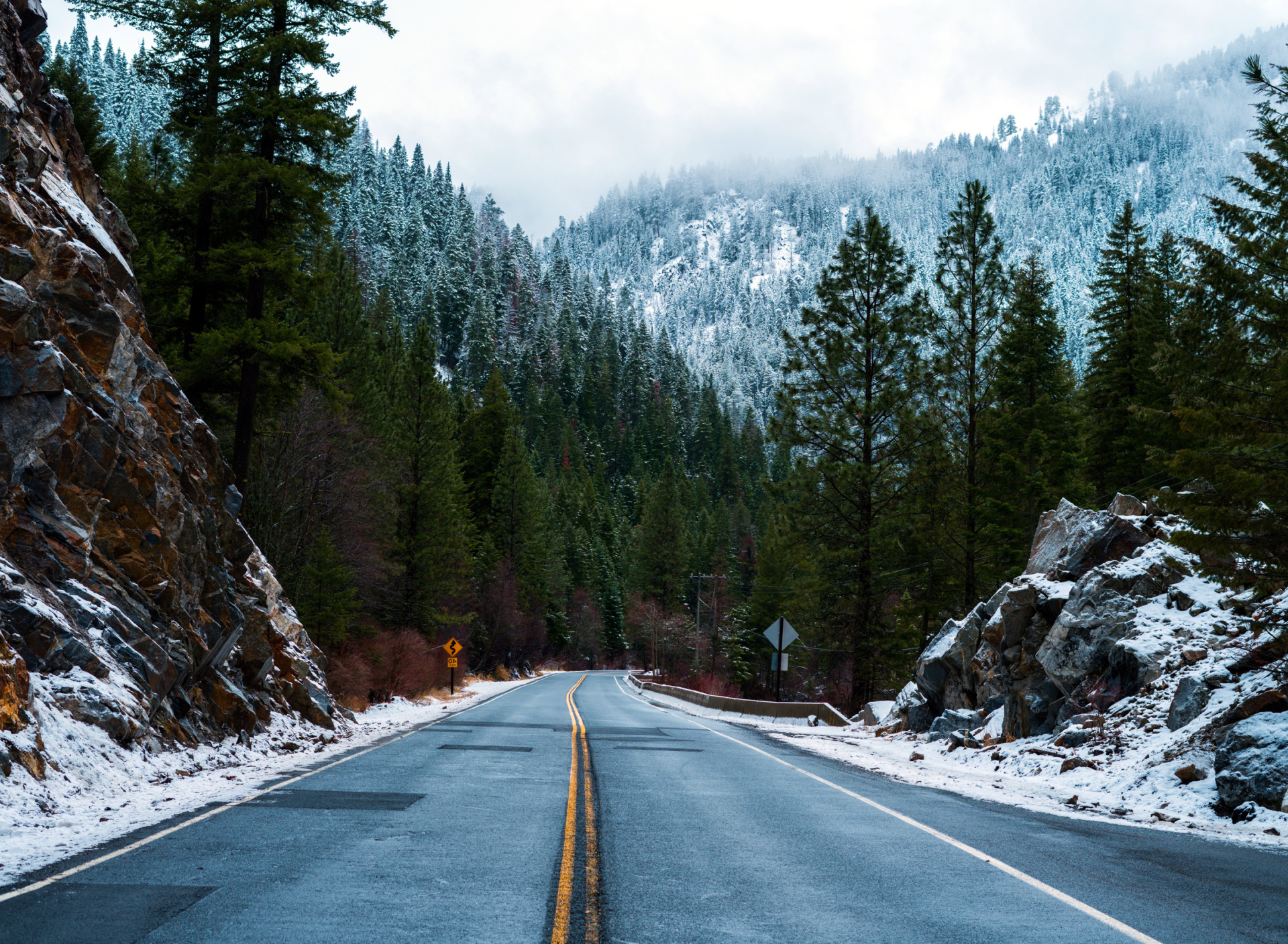 Das Forest Road in Winter Wallpaper 1920x1408