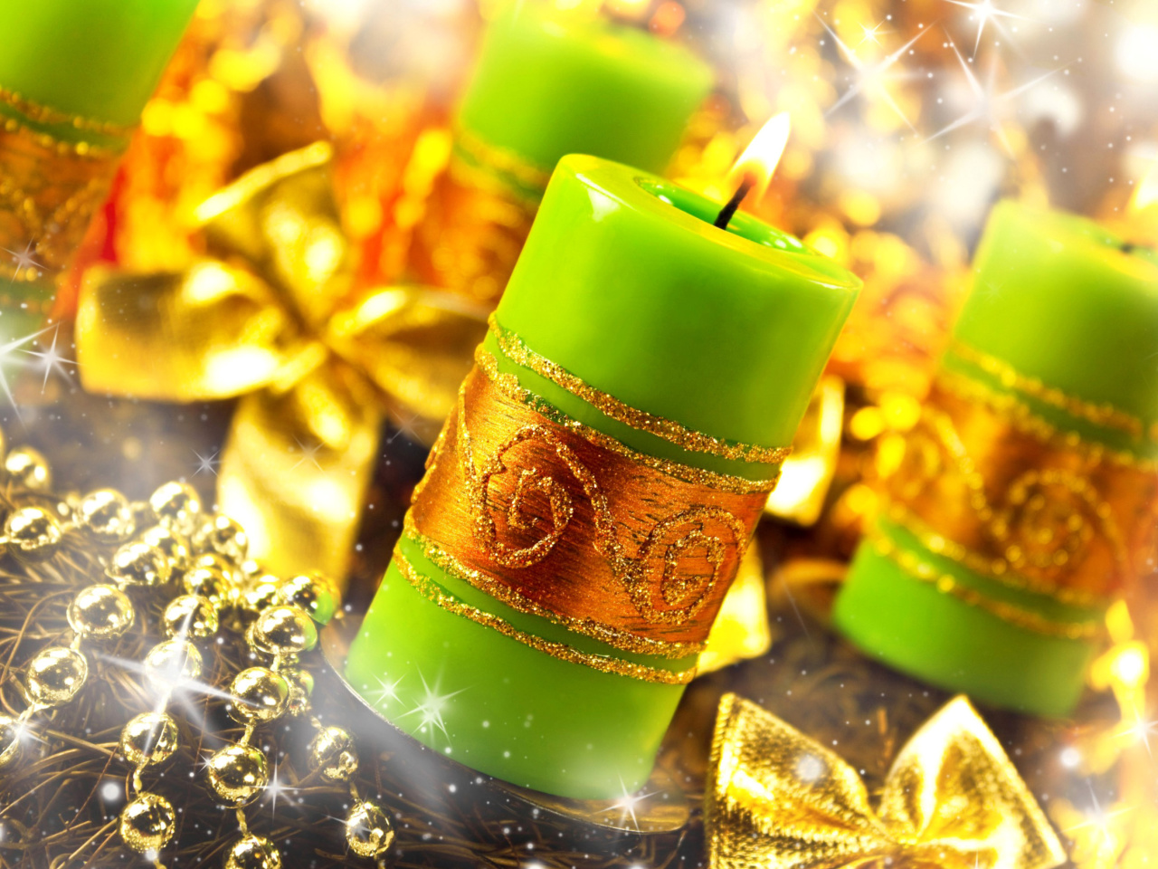 Christmas Candles & Accessories wallpaper 1280x960