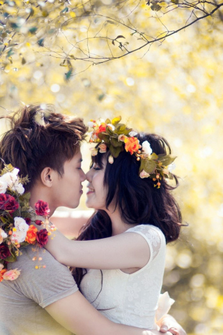 Fondo de pantalla Beautiful Asian Couple In Love 320x480
