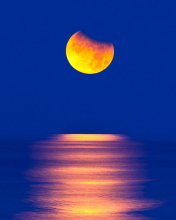 Sfondi Orange Moon In Blue Sky 176x220