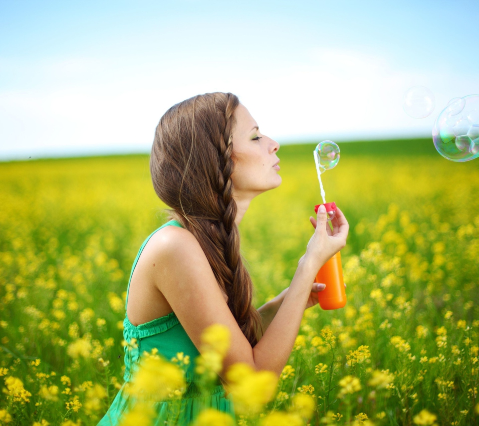 Sfondi Girl And Bubbles 960x854