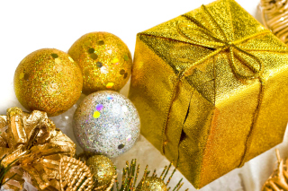 Golden New Year Gift - Obrázkek zdarma pro Desktop Netbook 1024x600