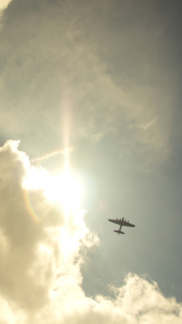 Das Airplane High In Sky Wallpaper 640x1136