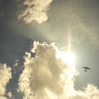 Airplane High In Sky - Obrázkek zdarma pro 208x208