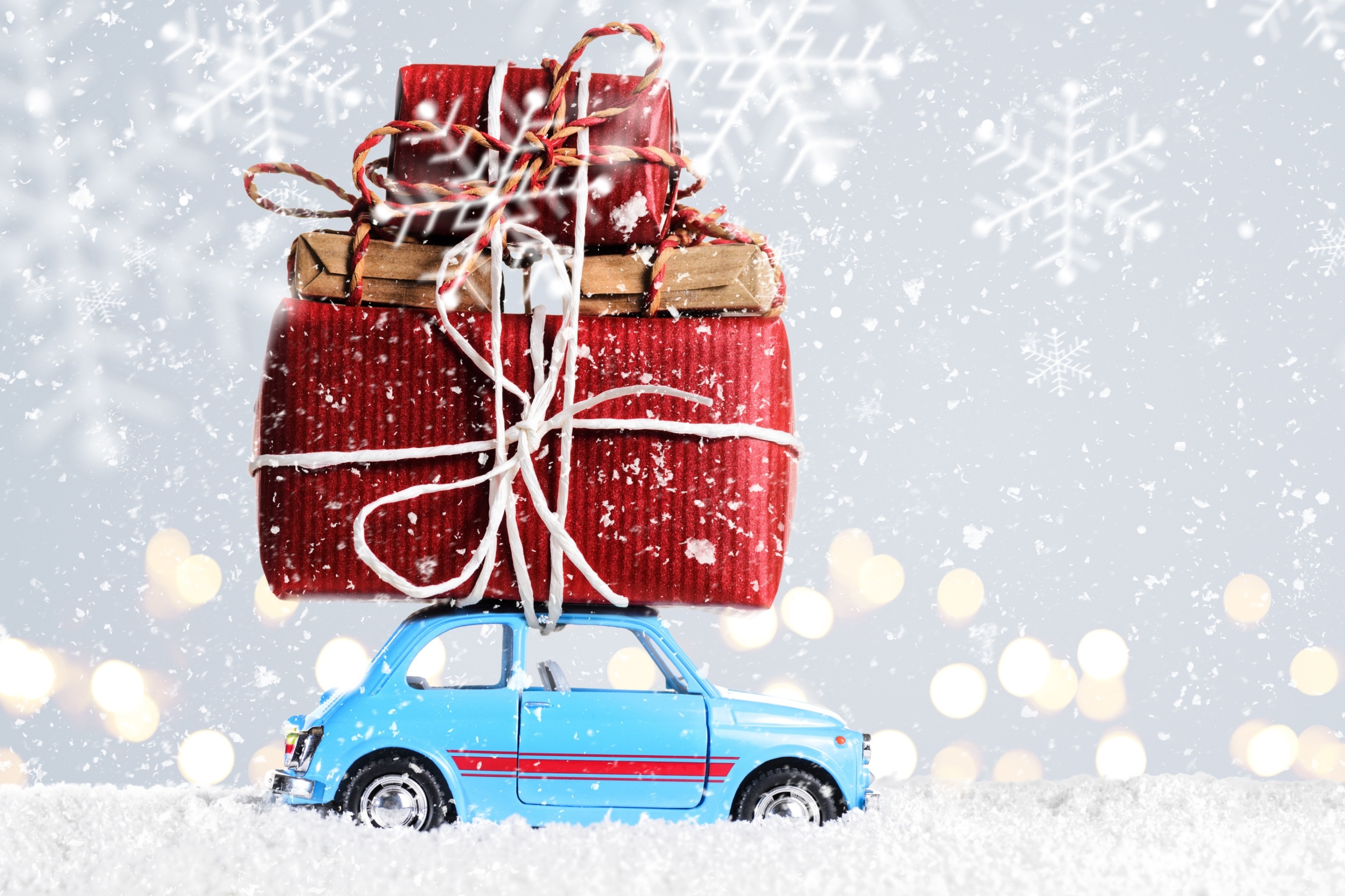 Xmas Car Gift wallpaper 2880x1920