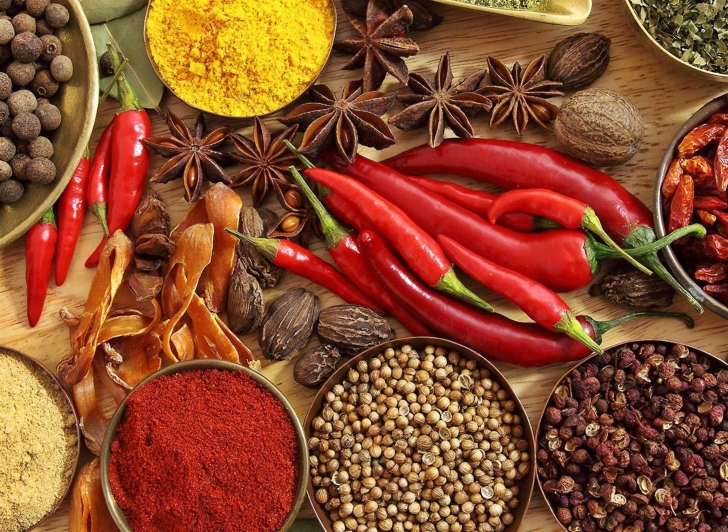Fondo de pantalla Indian spices and curry