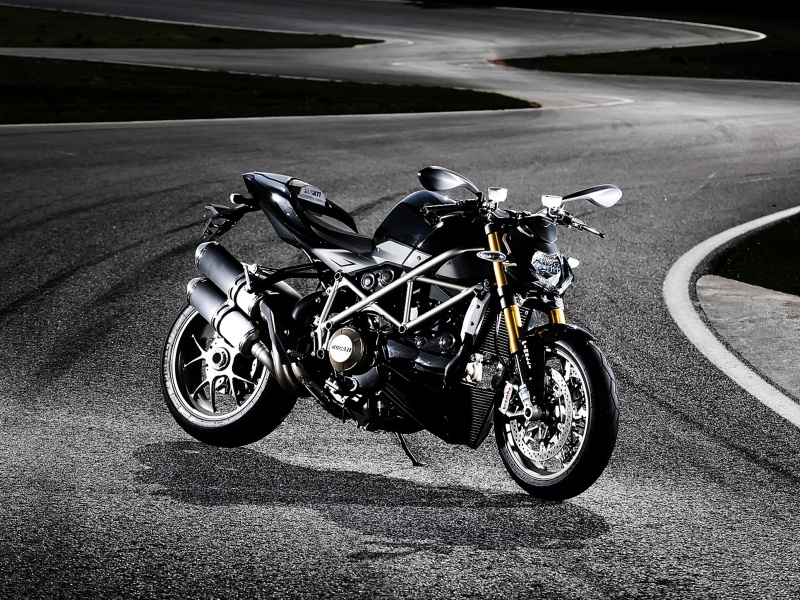Screenshot №1 pro téma Ducati Streetfighter 848 800x600