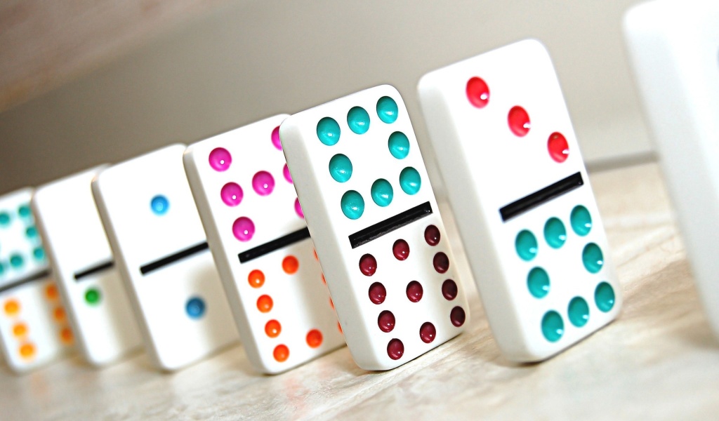 Das Domino board game Wallpaper 1024x600