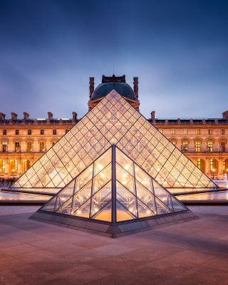 Paris Louvre Museum - Obrázkek zdarma pro Nokia C2-01
