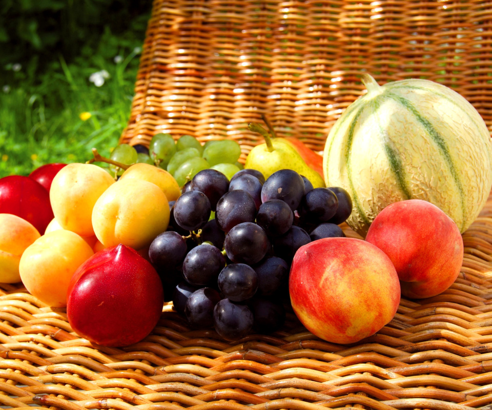 Melons, apricots, peaches, nectarines, grapes, pear wallpaper 960x800