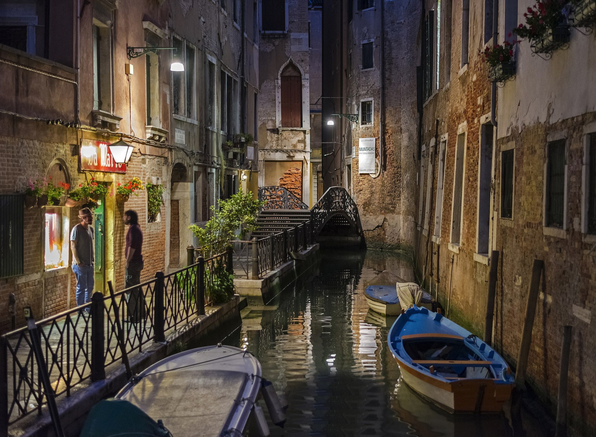 Fondo de pantalla Night Venice Canals 1920x1408