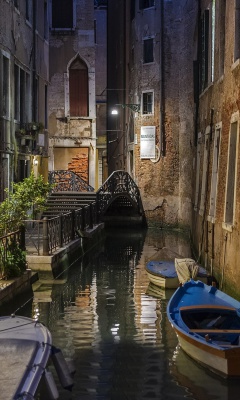 Das Night Venice Canals Wallpaper 240x400