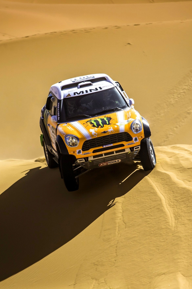 Обои Mini Cooper Countryman Dakar Rally 640x960