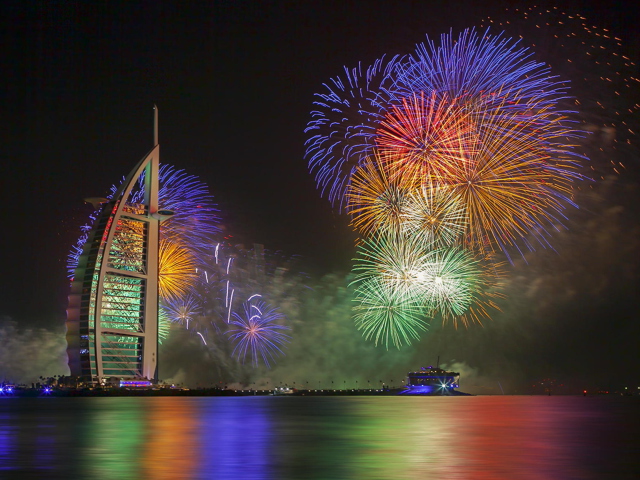Das Dubai Fireworks Wallpaper 640x480