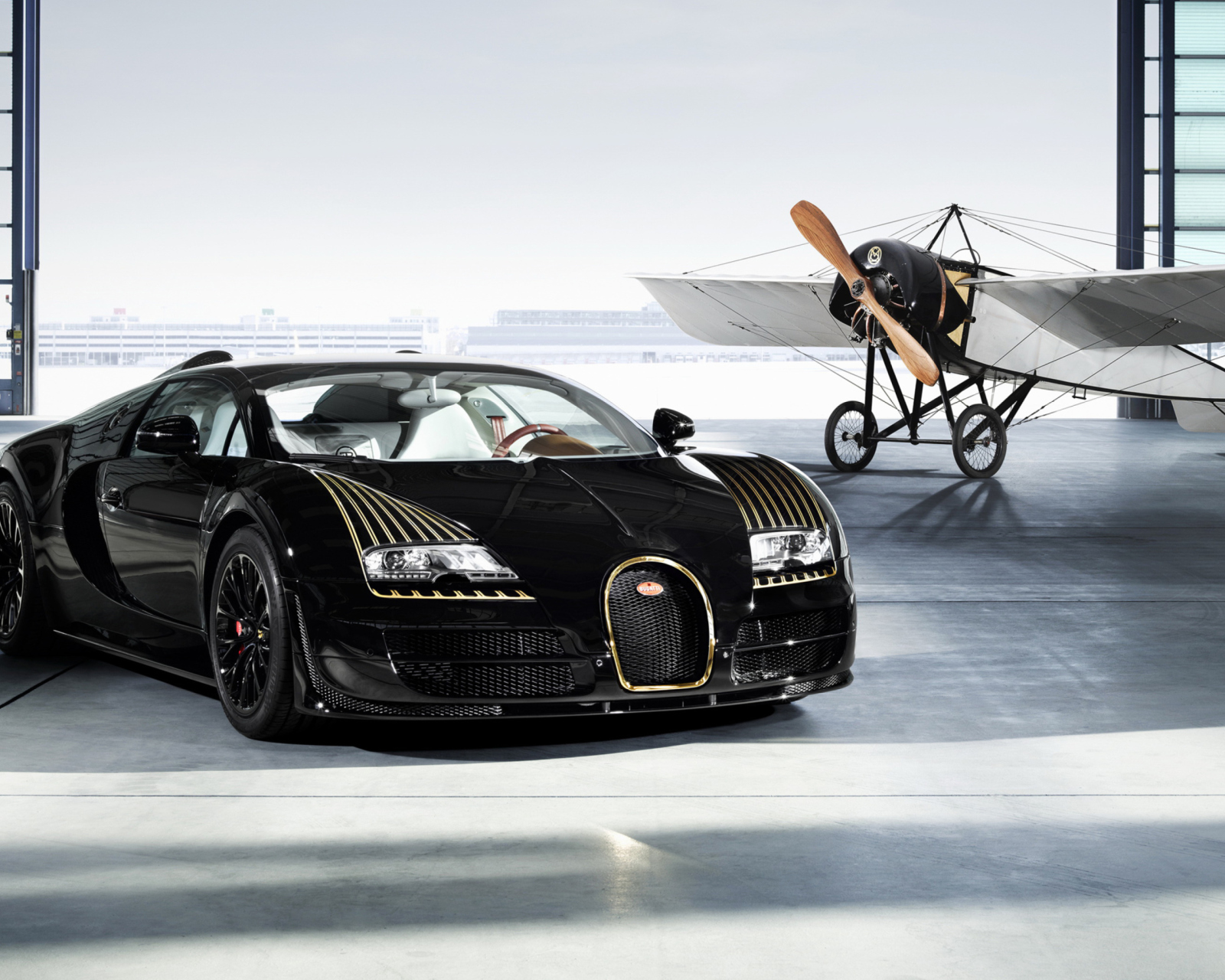 Обои Bugatti And Airplane 1600x1280