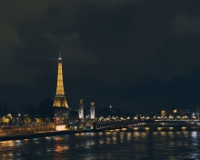 Sfondi Eiffel Tower In Paris France 220x176