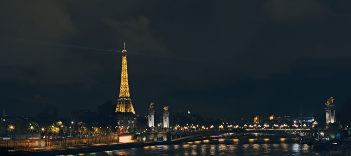 Обои Eiffel Tower In Paris France 720x320