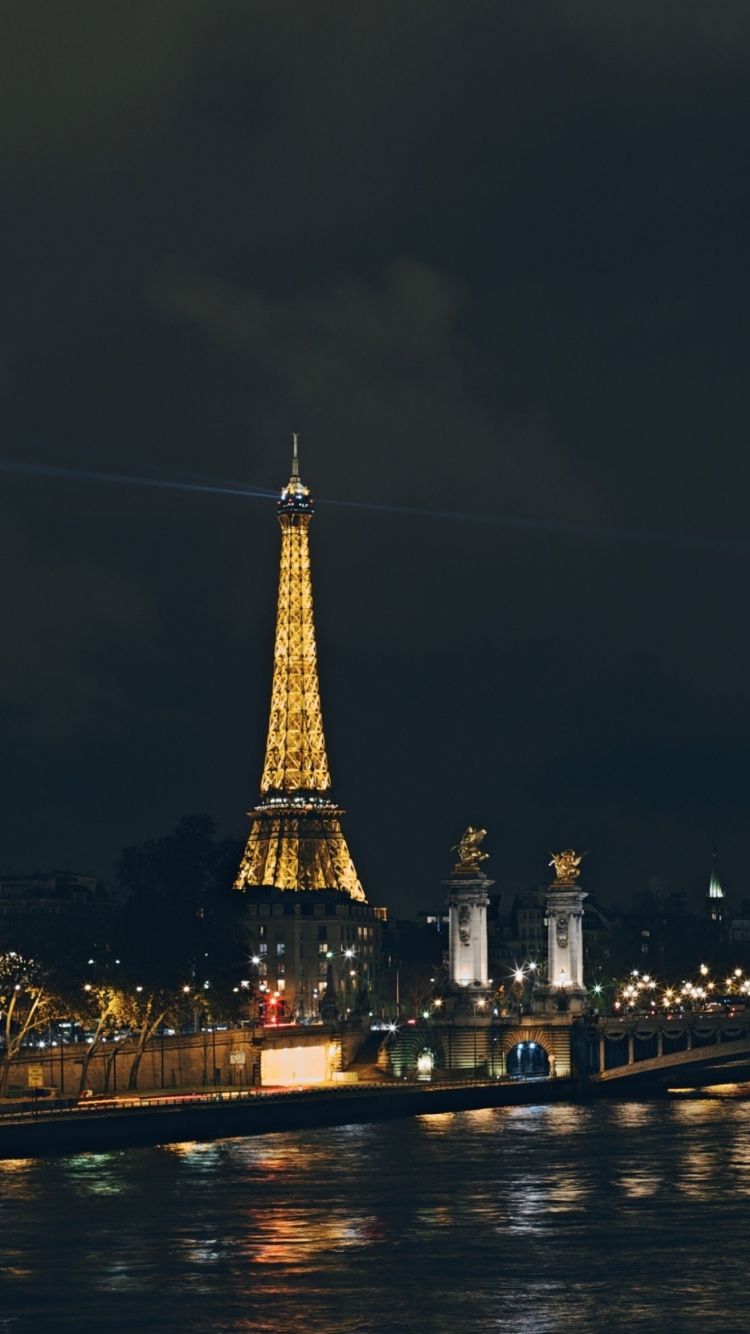 Eiffel Tower In Paris France wallpaper 750x1334